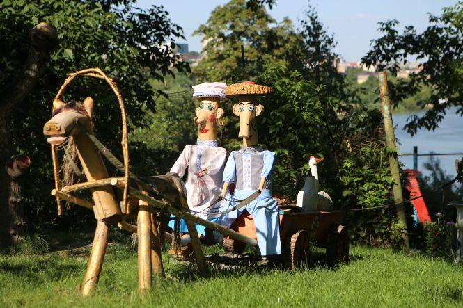 Новини Вінниці - фото з «Це у нас куточок автомобіліста, а ось тут ми дивимося кіно». Наш ТОП-4 найцікавіших дворів Вінниці «Це у нас куточок автомобіліста, а ось тут ми дивимося кіно». Наш ТОП-4 найцікавіших дворів Вінниці, фото №1 на сайті 20minut.ua