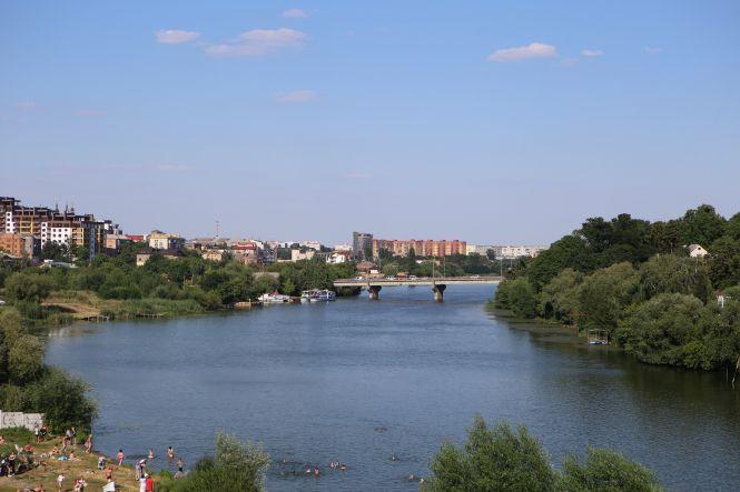 Новини Вінниці - фото з «Це у нас куточок автомобіліста, а ось тут ми дивимося кіно». Наш ТОП-4 найцікавіших дворів Вінниці «Це у нас куточок автомобіліста, а ось тут ми дивимося кіно». Наш ТОП-4 найцікавіших дворів Вінниці, фото №3 на сайті 20minut.ua
