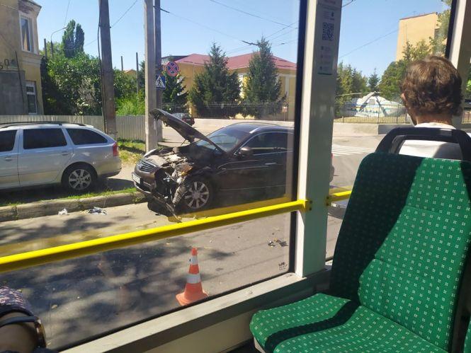 ДТП на Шевченка: не розминулись «Audi» та «Infinity» (ФОТО), фото №4 на сайті vsim.ua