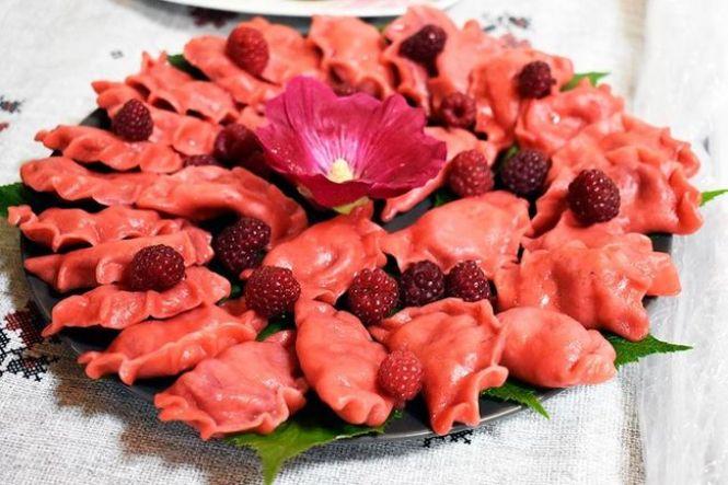 Новини Вінниці - фото з Кулінарний шедевр у Стодульцях — вареники з ожиною і… лавандою. Чим ще частували на фестивалі? Кулінарний шедевр у Стодульцях — вареники з ожиною і… лавандою. Чим ще частували на фестивалі?, фото №4 на сайті 20minut.ua