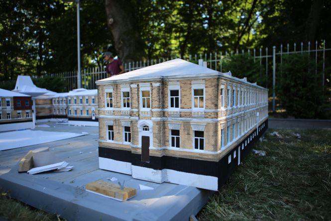 Новини Вінниці - фото з На «Міні-Вінниці» з’явився 8-метровий макет будівлі психіатричної лікарні імені Ющенка На «Міні-Вінниці» з’явився 8-метровий макет будівлі психіатричної лікарні імені Ющенка, фото №1 на сайті 20minut.ua