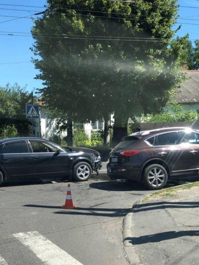 ДТП на Шевченка: не розминулись «Audi» та «Infinity» (ФОТО), фото №3 на сайті vsim.ua