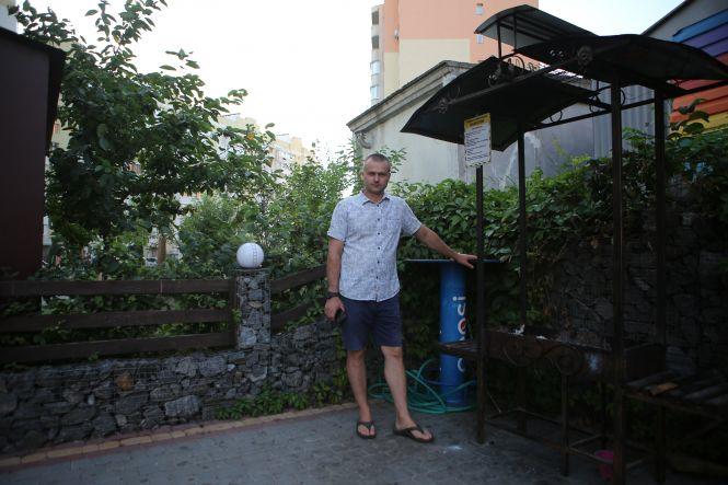 Новини Вінниці - фото з «Це у нас куточок автомобіліста, а ось тут ми дивимося кіно». Наш ТОП-4 найцікавіших дворів Вінниці «Це у нас куточок автомобіліста, а ось тут ми дивимося кіно». Наш ТОП-4 найцікавіших дворів Вінниці, фото №4 на сайті 20minut.ua