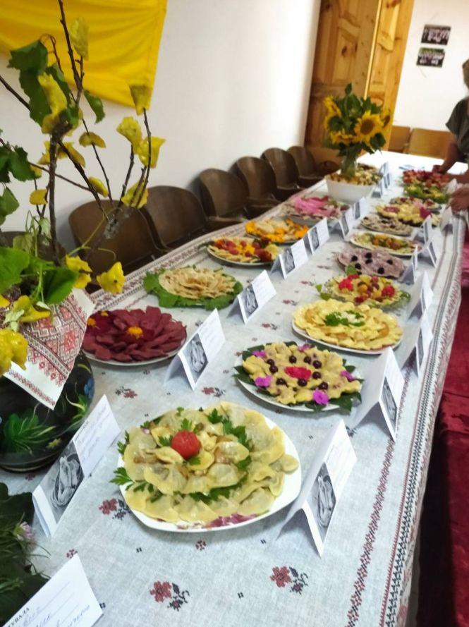 Новини Вінниці - фото з Кулінарний шедевр у Стодульцях — вареники з ожиною і… лавандою. Чим ще частували на фестивалі? Кулінарний шедевр у Стодульцях — вареники з ожиною і… лавандою. Чим ще частували на фестивалі?, фото №1 на сайті 20minut.ua