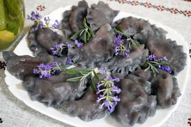 Новини Вінниці - фото з Кулінарний шедевр у Стодульцях — вареники з ожиною і… лавандою. Чим ще частували на фестивалі? Кулінарний шедевр у Стодульцях — вареники з ожиною і… лавандою. Чим ще частували на фестивалі?, фото №8 на сайті 20minut.ua