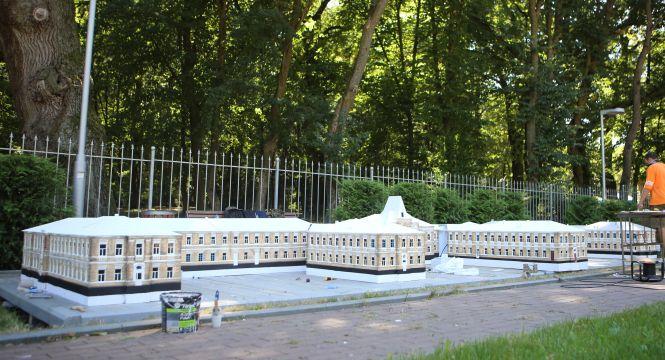 Новини Вінниці - фото з На «Міні-Вінниці» з’явився 8-метровий макет будівлі психіатричної лікарні імені Ющенка На «Міні-Вінниці» з’явився 8-метровий макет будівлі психіатричної лікарні імені Ющенка, фото №5 на сайті 20minut.ua