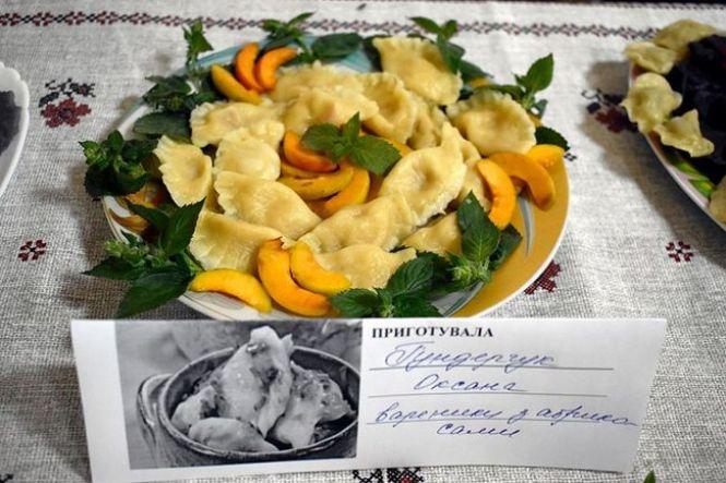 Новини Вінниці - фото з Кулінарний шедевр у Стодульцях — вареники з ожиною і… лавандою. Чим ще частували на фестивалі? Кулінарний шедевр у Стодульцях — вареники з ожиною і… лавандою. Чим ще частували на фестивалі?, фото №6 на сайті 20minut.ua