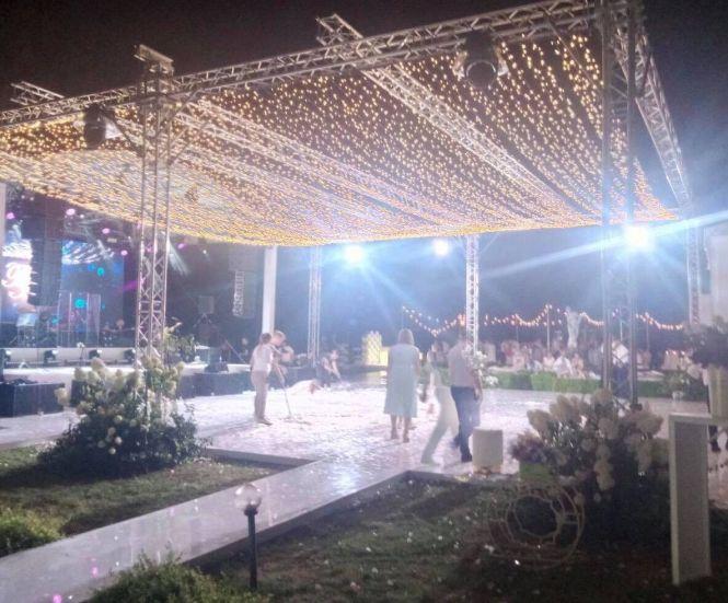 Новини Вінниці - фото з Маєток, віпи і Настя Каменських: як вінницький ковбасний магнат доньку заміж видавав Маєток, віпи і Настя Каменських: як вінницький ковбасний магнат доньку заміж видавав, фото №2 на сайті 20minut.ua