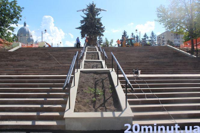Новини Тернополя - фото з Сходи біля Літака за 1,5 млн грн майже готові. Що кажуть тернополяни? Сходи біля Літака за 1,5 млн грн майже готові. Що кажуть тернополяни?, фото №3 на сайті 20minut.ua