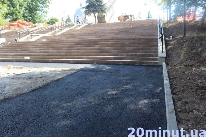 Новини Тернополя - фото з Сходи біля Літака за 1,5 млн грн майже готові. Що кажуть тернополяни? Сходи біля Літака за 1,5 млн грн майже готові. Що кажуть тернополяни?, фото №4 на сайті 20minut.ua