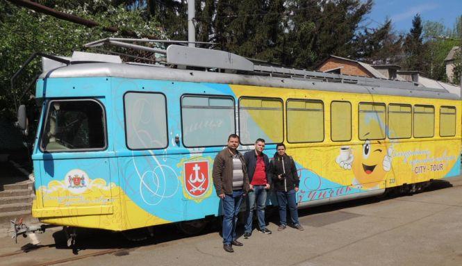 Новини Вінниці - фото з Фанати трамваїв: швейцарець у Вінниці орендував вагон і годину їздив по місту Фанати трамваїв: швейцарець у Вінниці орендував вагон і годину їздив по місту, фото №12 на сайті 20minut.ua