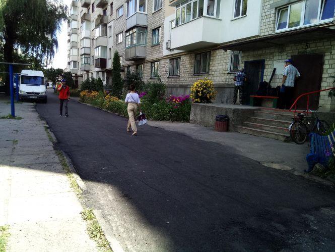 Новини Козятина - фото з Оновили асфальт у дворах будинків Оновили асфальт у дворах будинків, фото №2 на сайті 20minut.ua