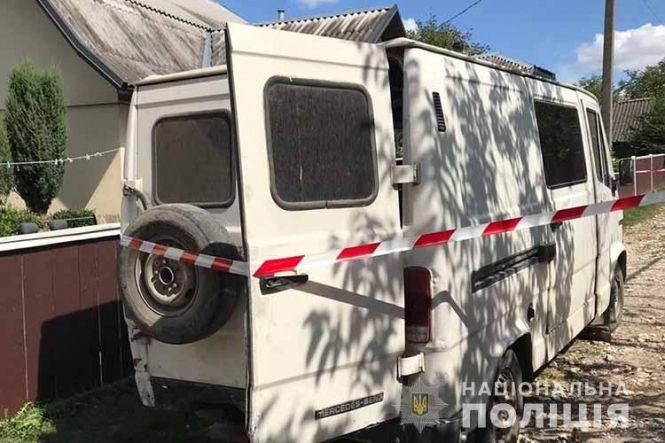 Новини Тернополя - фото з В Бучацькому районі смертельна ДТП: бус покотився і задавив 86-річного дідуся В Бучацькому районі смертельна ДТП: бус покотився і задавив 86-річного дідуся, фото №1 на сайті 20minut.ua