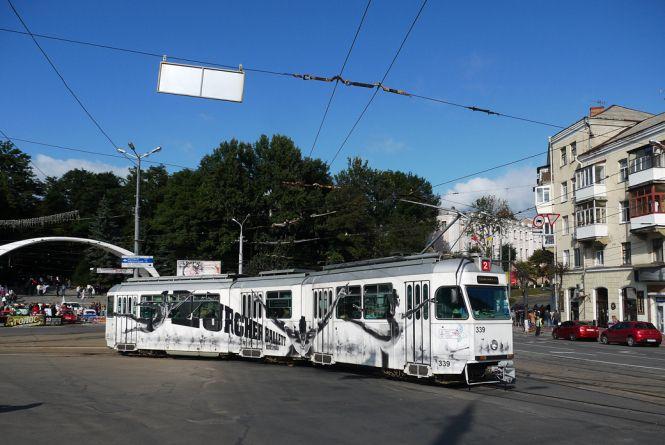 Новини Вінниці - фото з Фанати трамваїв: швейцарець у Вінниці орендував вагон і годину їздив по місту Фанати трамваїв: швейцарець у Вінниці орендував вагон і годину їздив по місту, фото №2 на сайті 20minut.ua