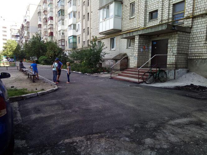 Новини Козятина - фото з Оновили асфальт у дворах будинків Оновили асфальт у дворах будинків, фото №4 на сайті 20minut.ua