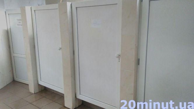 В одних – чистота, в інших – можна задихнутися. Ось такі громадські вбиральні у місті (РЕПОРТАЖ), фото №1 на сайті 20minut.ua