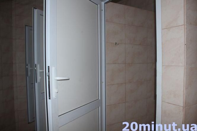 В одних – чистота, в інших – можна задихнутися. Ось такі громадські вбиральні у місті (РЕПОРТАЖ), фото №11 на сайті 20minut.ua