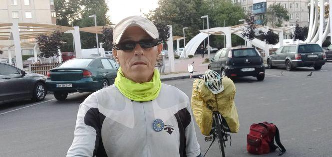 Новини Вінниці - фото з Крутить педалі до Говерли. Вінничанин планував побувати у Скандинавії, а поїхав у Карпати Крутить педалі до Говерли. Вінничанин планував побувати у Скандинавії, а поїхав у Карпати, фото №1 на сайті 20minut.ua