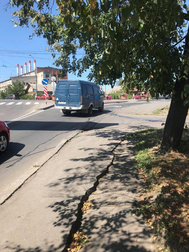 Новини Вінниці - фото з Центр, сміття і калабаня: жителі Коріатовичів скаржаться на вуличний безлад Центр, сміття і калабаня: жителі Коріатовичів скаржаться на вуличний безлад, фото №9 на сайті 20minut.ua