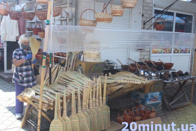 Новини Тернополя - фото з Без масок, дистанції та контролю: чому  на ринках порушують карантин. Ми перевірили Без масок, дистанції та контролю: чому  на ринках порушують карантин. Ми перевірили, фото №7 на сайті 20minut.ua