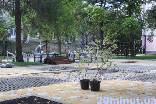 Новини Тернополя - фото з На вулиці Качали у новому трансфер-містечку висаджують дерева (ФОТО ДНЯ) На вулиці Качали у новому трансфер-містечку висаджують дерева (ФОТО ДНЯ), фото №5 на сайті 20minut.ua
