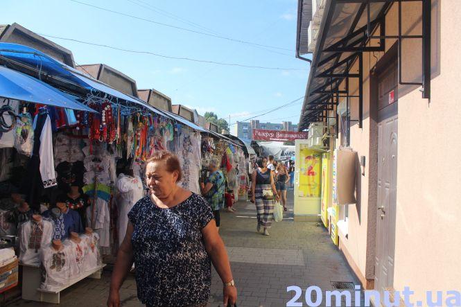 Новини Тернополя - фото з Без масок, дистанції та контролю: чому  на ринках порушують карантин. Ми перевірили Без масок, дистанції та контролю: чому  на ринках порушують карантин. Ми перевірили, фото №3 на сайті 20minut.ua