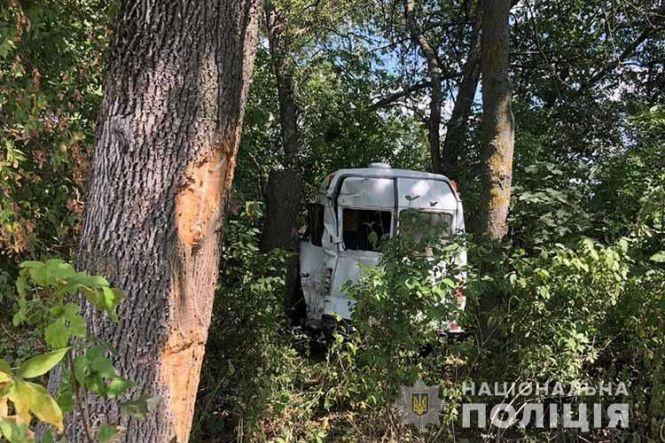 Новини Тернополя - фото з ДТП з потерпілими: скутер зіткнувся з трактором, а вантажівка не розминулась з мікроавтобусом ДТП з потерпілими: скутер зіткнувся з трактором, а вантажівка не розминулась з мікроавтобусом, фото №3 на сайті 20minut.ua