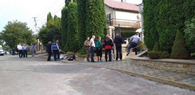 Після вибуху на подвір’ї ректора Крисоватого минув майже рік: чи є вже підозрюваний у злочині?, фото №2 на сайті 20minut.ua