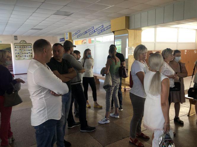 Новини Житомира - фото з Учнів житомирської гімназії №23 переводять на навчання до університету «Україна»: батьки вимагають підвіз дітей до закладу Учнів житомирської гімназії №23 переводять на навчання до університету «Україна»: батьки вимагають підвіз дітей до закладу, фото №2 на сайті 20minut.ua