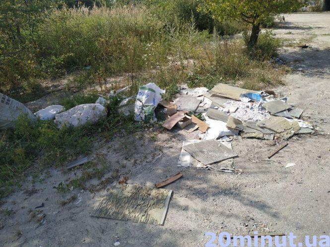 Новини Тернополя - фото з Одна з вулиць Тернополя знову починає тонути в смітті: кому відповідати? Одна з вулиць Тернополя знову починає тонути в смітті: кому відповідати?, фото №5 на сайті 20minut.ua
