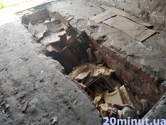 Новини Тернополя - фото з Одна з вулиць Тернополя знову починає тонути в смітті: кому відповідати? Одна з вулиць Тернополя знову починає тонути в смітті: кому відповідати?, фото №2 на сайті 20minut.ua