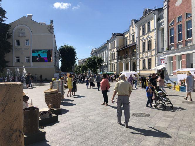 Новини Житомира - фото з На Михайлівській у Житомирі - Медовий Спас і ярмарок меду. Фоторепортаж На Михайлівській у Житомирі - Медовий Спас і ярмарок меду. Фоторепортаж, фото №1 на сайті 20minut.ua