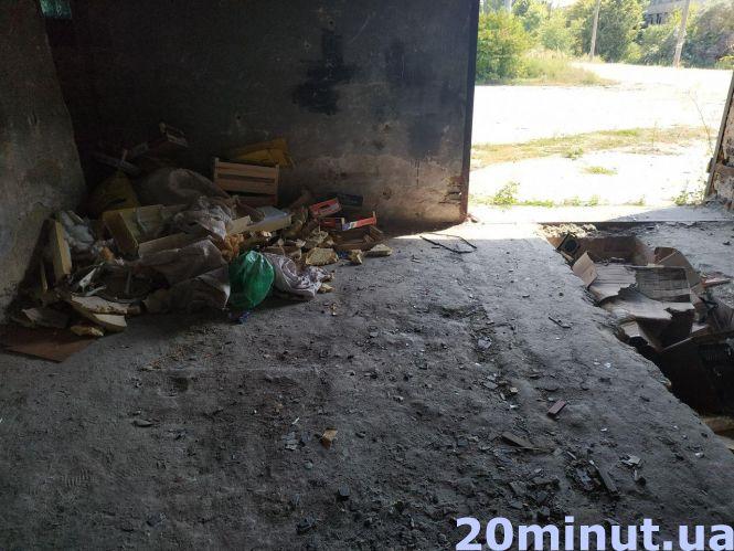 Новини Тернополя - фото з Одна з вулиць Тернополя знову починає тонути в смітті: кому відповідати? Одна з вулиць Тернополя знову починає тонути в смітті: кому відповідати?, фото №4 на сайті 20minut.ua