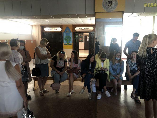 Новини Житомира - фото з Учнів житомирської гімназії №23 переводять на навчання до університету «Україна»: батьки вимагають підвіз дітей до закладу Учнів житомирської гімназії №23 переводять на навчання до університету «Україна»: батьки вимагають підвіз дітей до закладу, фото №1 на сайті 20minut.ua