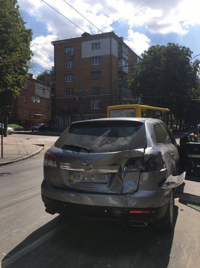 Новини Хмельницького - фото з ДТП На Кам’янецькій: зіткнулись автобус і два легковики (ФОТО) ДТП На Кам’янецькій: зіткнулись автобус і два легковики (ФОТО), фото №2 на сайті vsim.ua