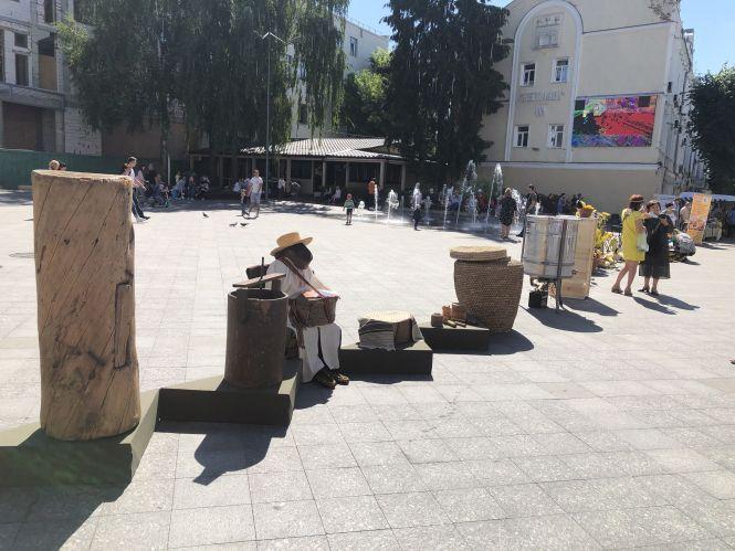 Новини Житомира - фото з На Михайлівській у Житомирі - Медовий Спас і ярмарок меду. Фоторепортаж На Михайлівській у Житомирі - Медовий Спас і ярмарок меду. Фоторепортаж, фото №2 на сайті 20minut.ua