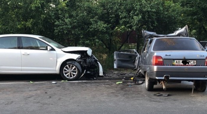 Новини Вінниці - фото з У Селищі зіткнулися Skoda та «Славута». Водія другого авто «вирізали» рятувальники У Селищі зіткнулися Skoda та «Славута». Водія другого авто «вирізали» рятувальники, фото №1 на сайті 20minut.ua