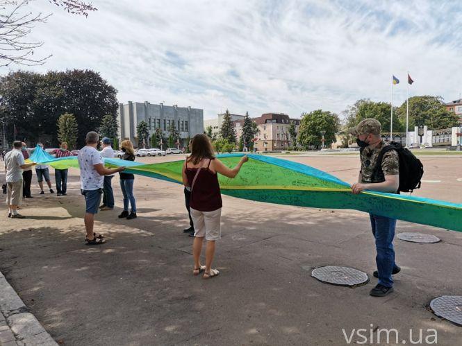 Новини Хмельницького - фото з У Хмельницькому пройшла акція «Прапор єдності» (ФОТО, ВІДЕО) У Хмельницькому пройшла акція «Прапор єдності» (ФОТО, ВІДЕО), фото №5 на сайті vsim.ua