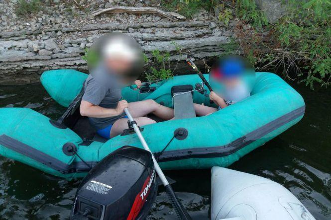 На Хмельниччині ледь не потонули батько з сином, фото №1 на сайті vsim.ua