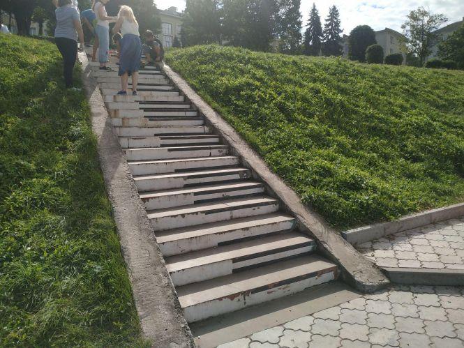 У Тернополі оновлюють одну з «родзинок» міста: як тепер будуть виглядати сходи на «Єлісях»?, фото №1 на сайті 20minut.ua