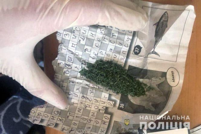 Новини Хмельницького - фото з У Хмельницькому копи за допомогою квадрокоптера знайшли міні-плантацію коноплі У Хмельницькому копи за допомогою квадрокоптера знайшли міні-плантацію коноплі, фото №3 на сайті vsim.ua