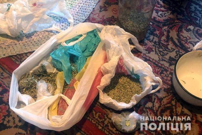 Новини Хмельницького - фото з У Хмельницькому копи за допомогою квадрокоптера знайшли міні-плантацію коноплі У Хмельницькому копи за допомогою квадрокоптера знайшли міні-плантацію коноплі, фото №2 на сайті vsim.ua