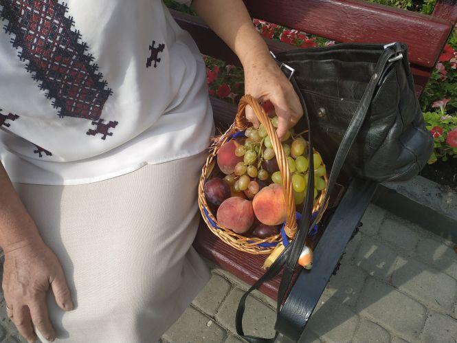 Фрукти, мед та чортополох: що іще до Спаса поклали у святковий кошик тернополяни? (ФОТОРЕПОРТАЖ), фото №6 на сайті 20minut.ua