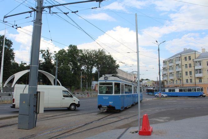 Новини Вінниці - фото з На Гагаріна поставили стовпи під світлофори. Там їх буде 23 На Гагаріна поставили стовпи під світлофори. Там їх буде 23, фото №2 на сайті 20minut.ua