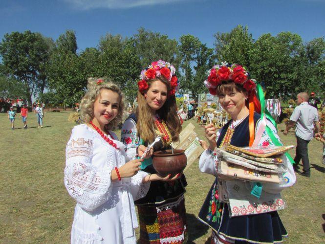 Новини Козятина - фото з «Народу вічний оберіг» та районне свято «Обжинки» в музеї Хліба. Як святкували? «Народу вічний оберіг» та районне свято «Обжинки» в музеї Хліба. Як святкували?, фото №25 на сайті 20minut.ua