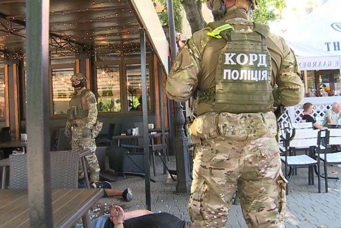 Двоє «авторитетів» влаштували нічний погром в ресторані. Їх біля Вежі затримав КОРД