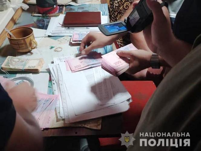 Новини Вінниці - фото з Хабар та злочинна схема: затримали працівників Укртрансбезпеки з двох областей Хабар та злочинна схема: затримали працівників Укртрансбезпеки з двох областей, фото №2 на сайті 20minut.ua