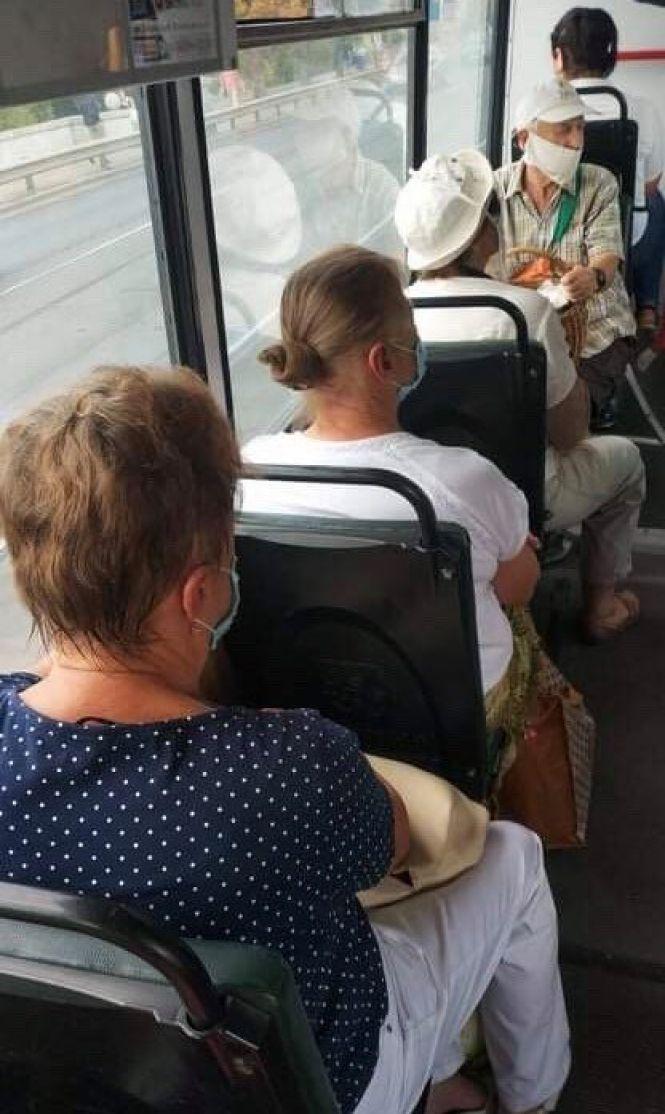 Новини Вінниці - фото з Черги на зупинках. Що буде з початком нового навчального року? Черги на зупинках. Що буде з початком нового навчального року?, фото №2 на сайті 20minut.ua