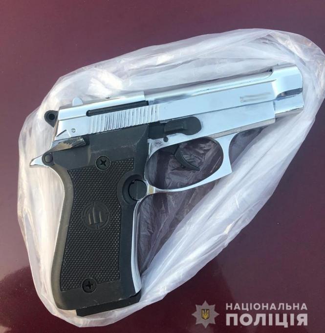 На Вишеньці 23-річний вінничанин побив водія трамваю. Втік, але загубив пістолет, фото №2 на сайті 20minut.ua