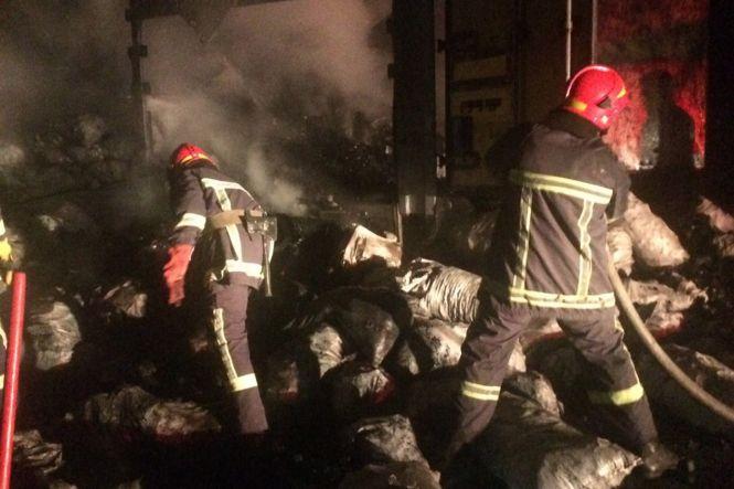 Під Хмельницьким загорівся причеп з вугіллям, фото №1 на сайті vsim.ua